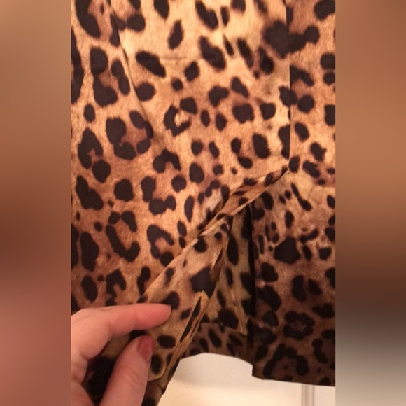 Dolce & Gabbana leopard print silk skirt. - Picture 6 of 7